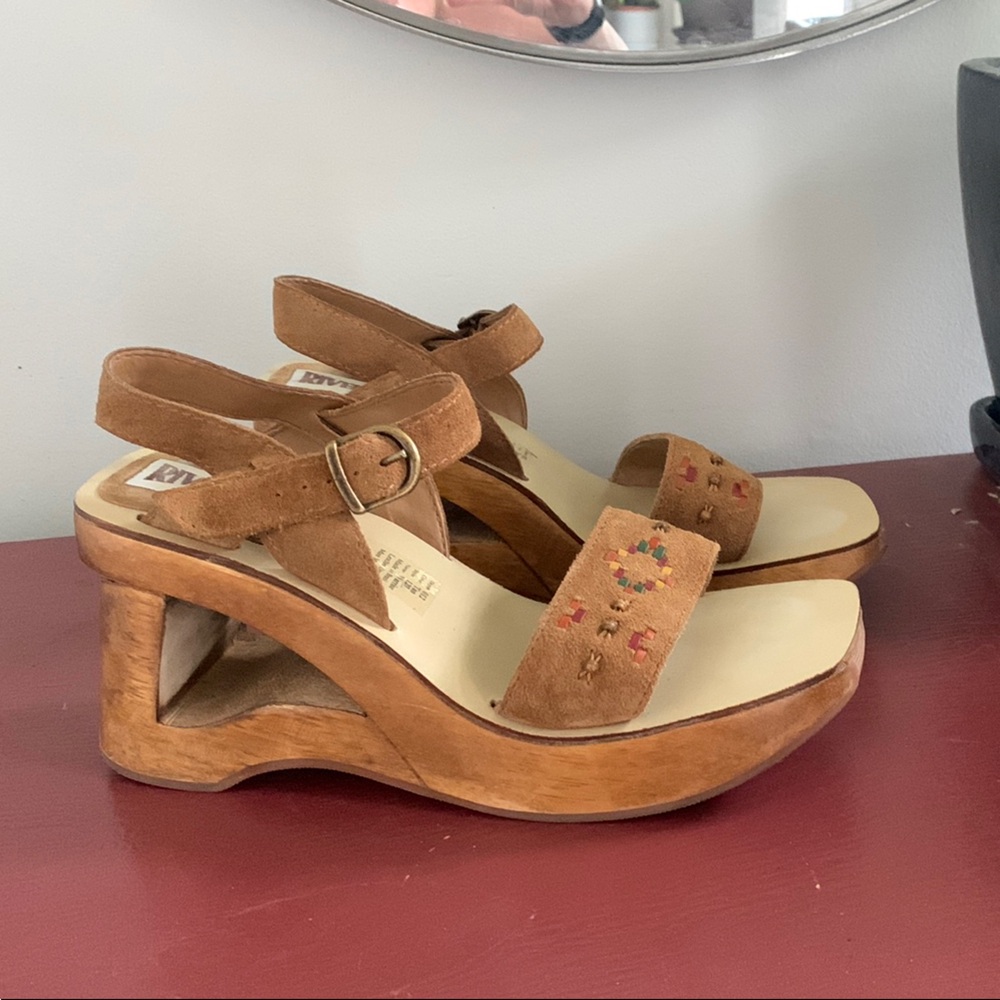 Unique suede Clogs with Crisscross Straps and Adjustable Buckles
